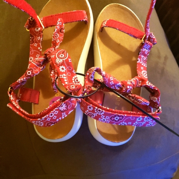 Bandana velcro sandals. - Picture 2 of 5
